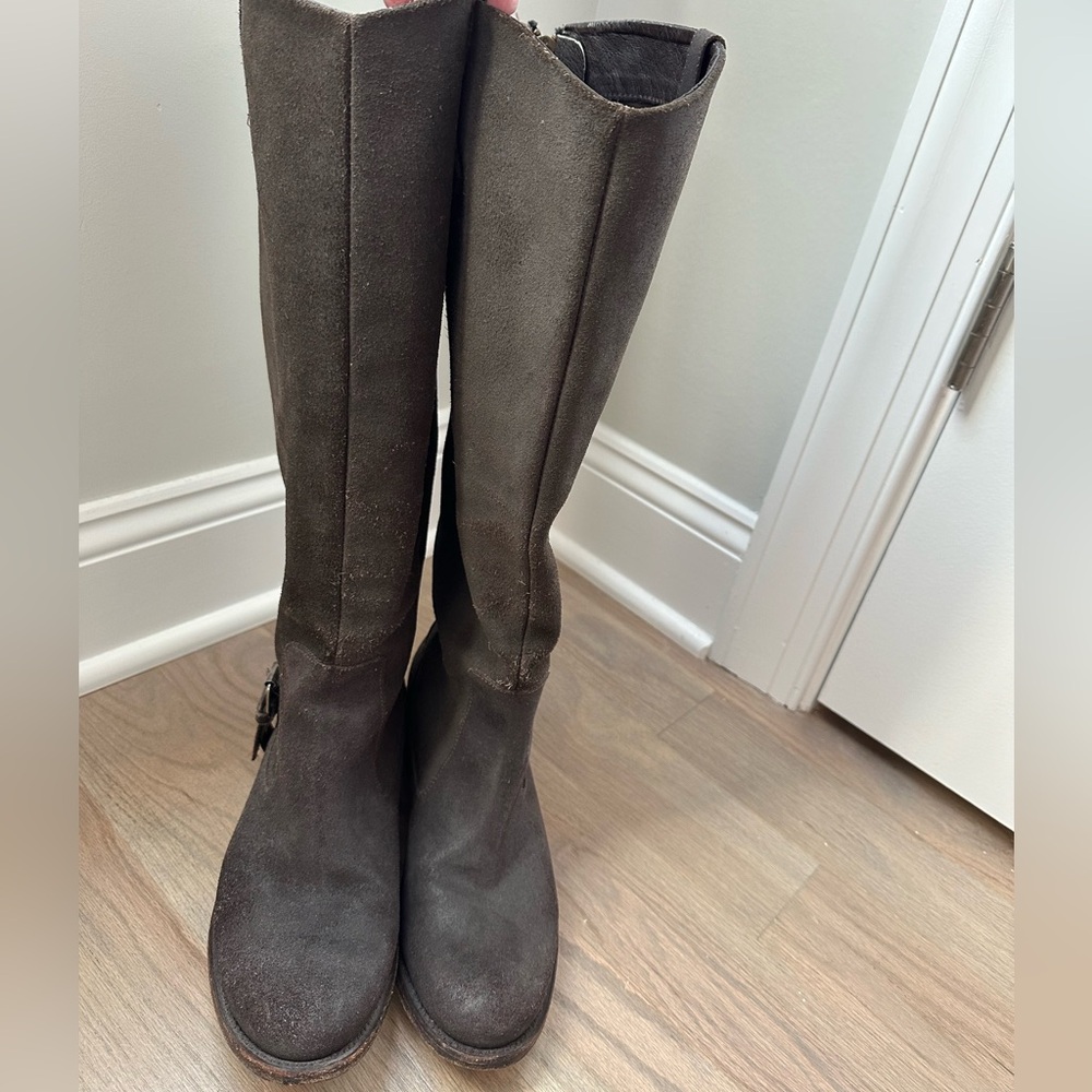 Distressed zip up back boots.  Amazing with jeans!